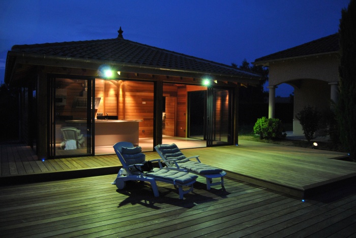 Cuisine d't et terrasse de la  piscine : Terrasse de nuit