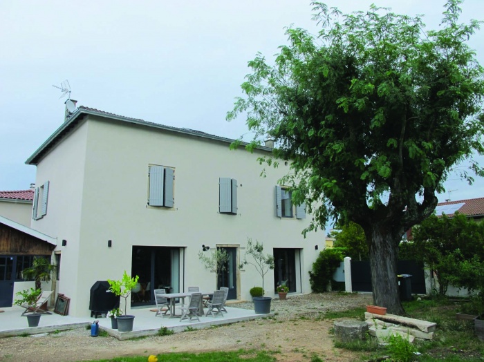 Ferme en pisé